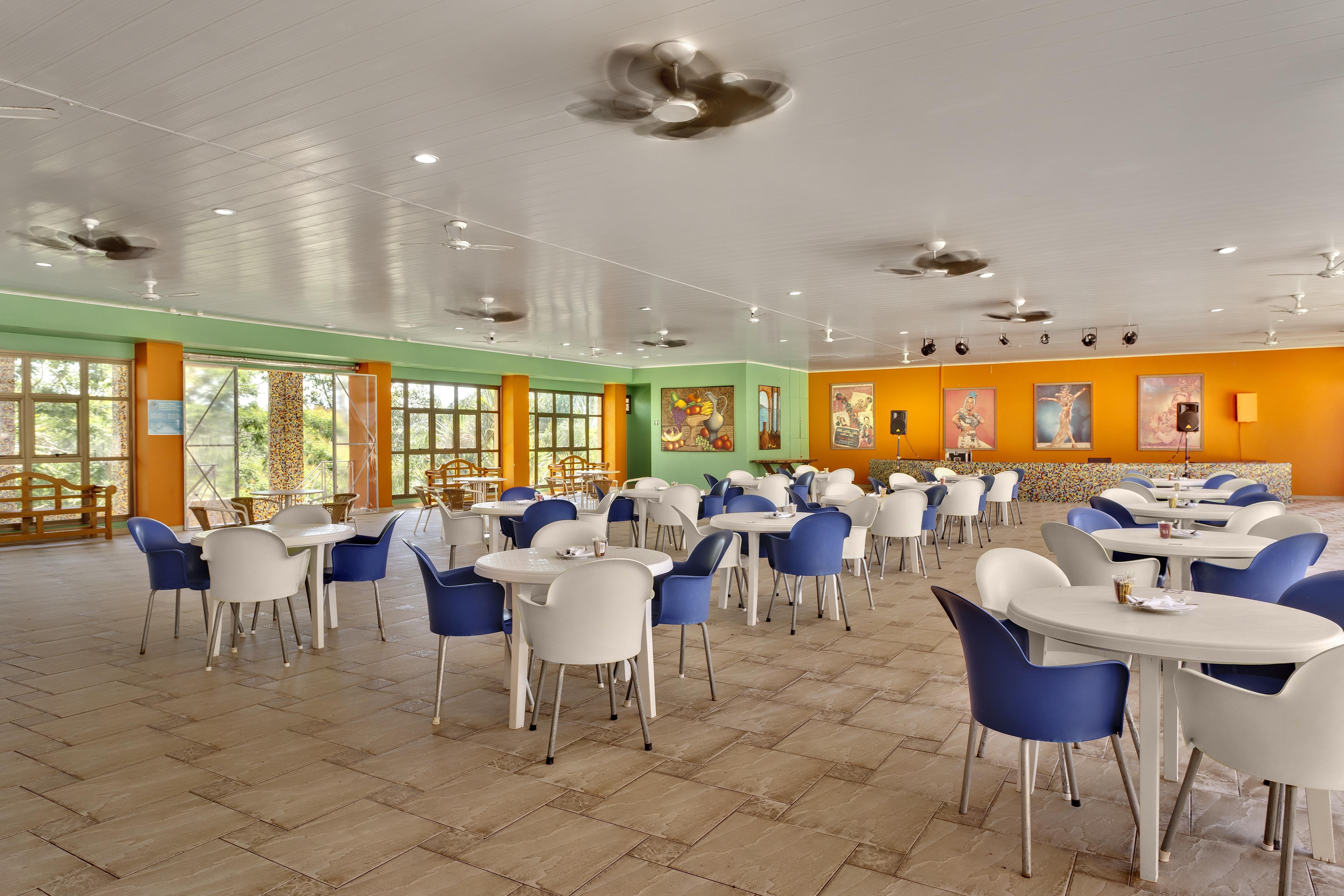 Mabu Thermas Grand Resort Foz do Iguaçu Kültér fotó The dining room at the International School of Amsterdam